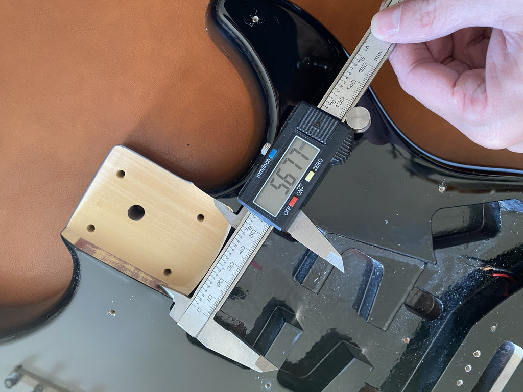 Stratocaster-Style Guitar Replacement Body — Basswood (Tiglio), Gloss Black Finish