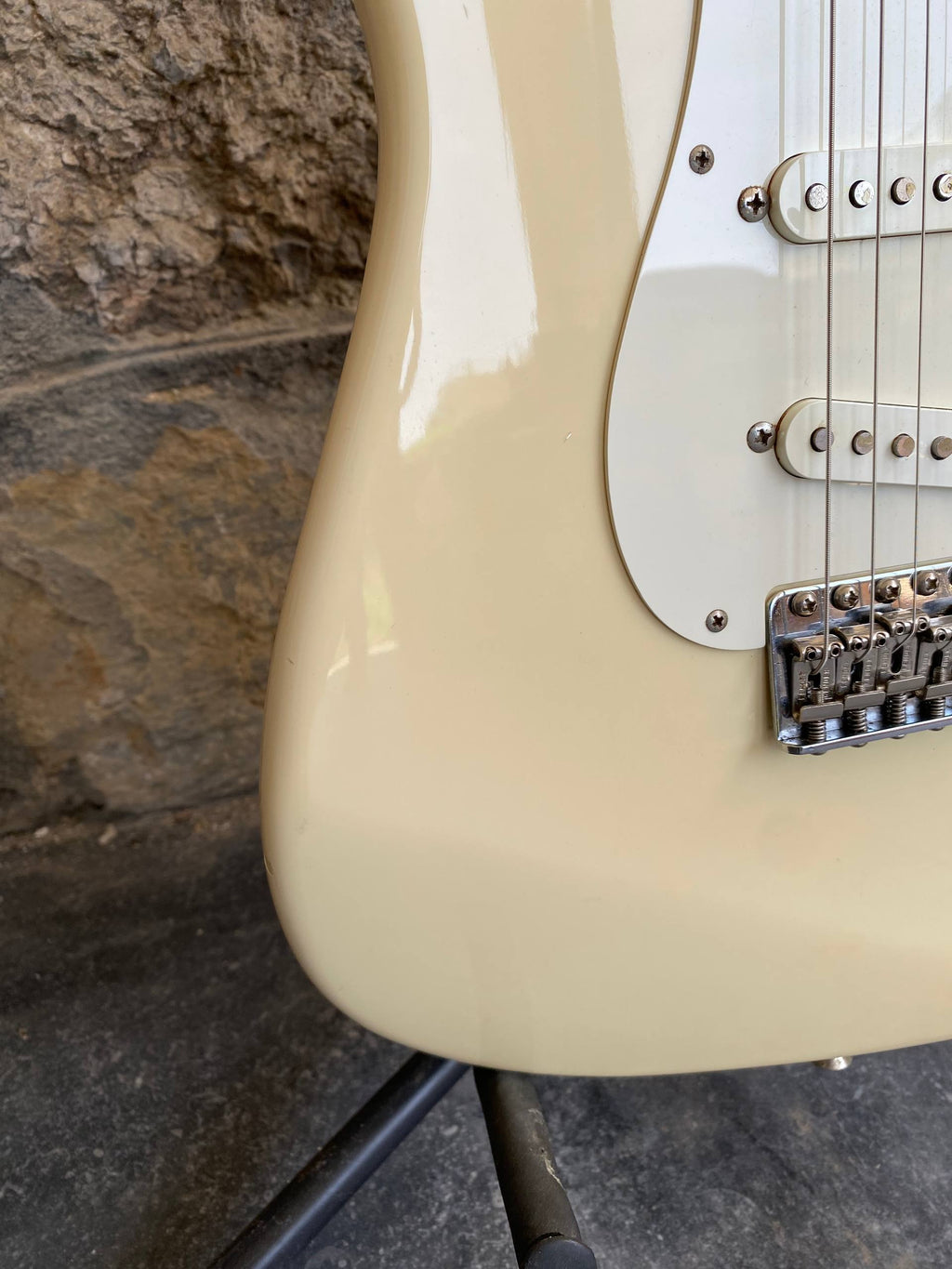 Amazing Fender Stratocaster ST-57 362 CIJ - Yellow Cream - N Serial