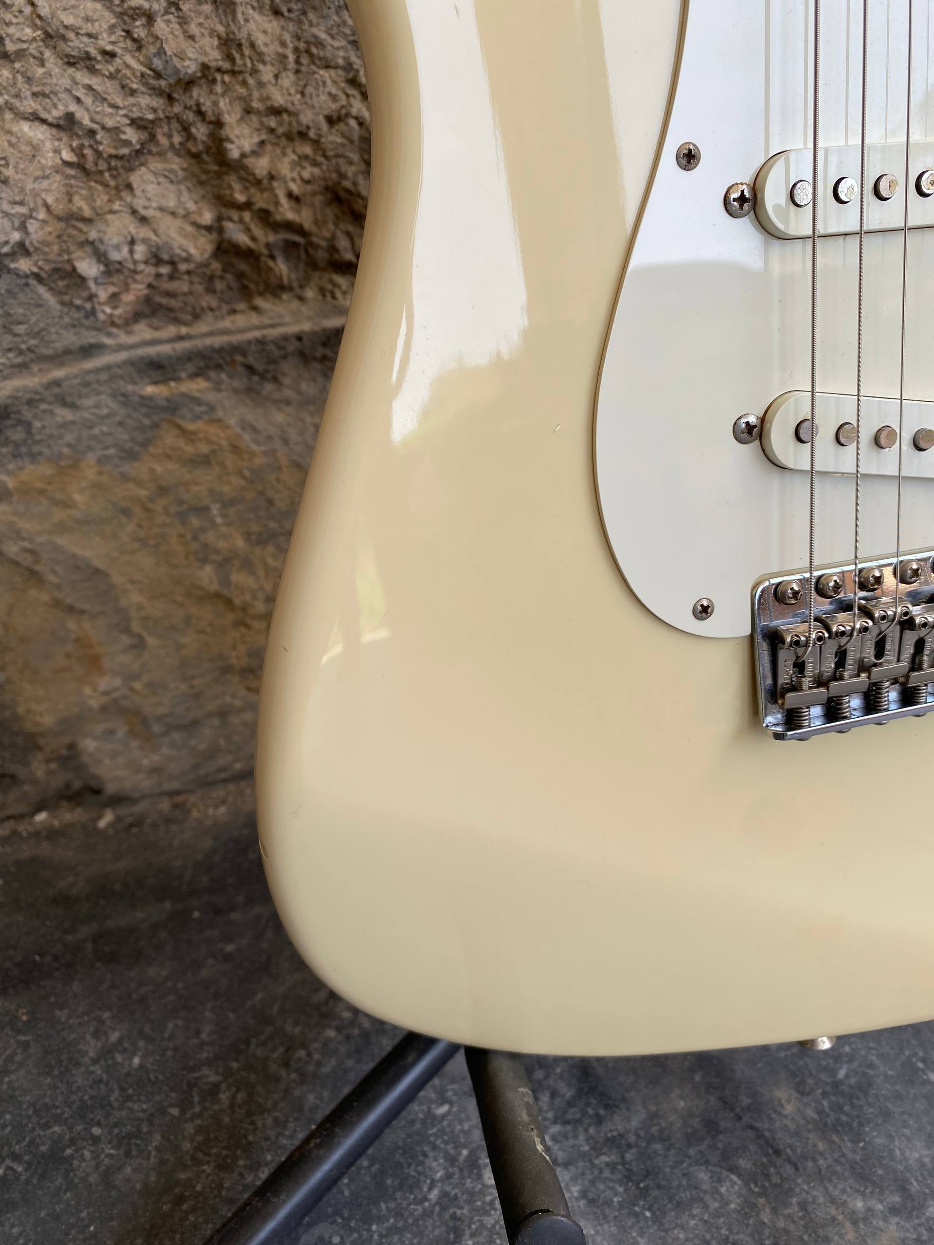 Amazing Fender Stratocaster ST-57 362 CIJ - Yellow Cream - N Serial
