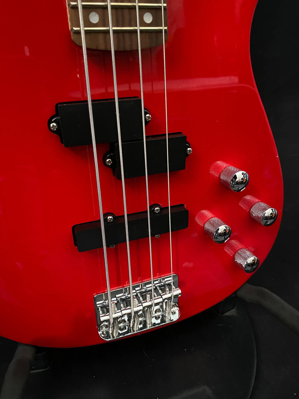 Vision JB8 Jazz Bass Starter Kit - Sosft case Jack and 35W Amplifer - Red - NEW