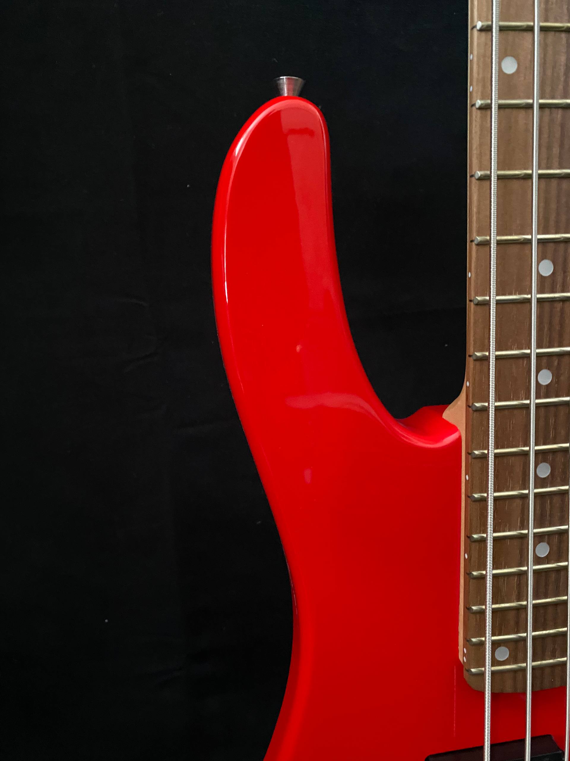 Vision JB8 Jazz Bass Starter Kit - Sosft case Jack and 35W Amplifer - Red - NEW