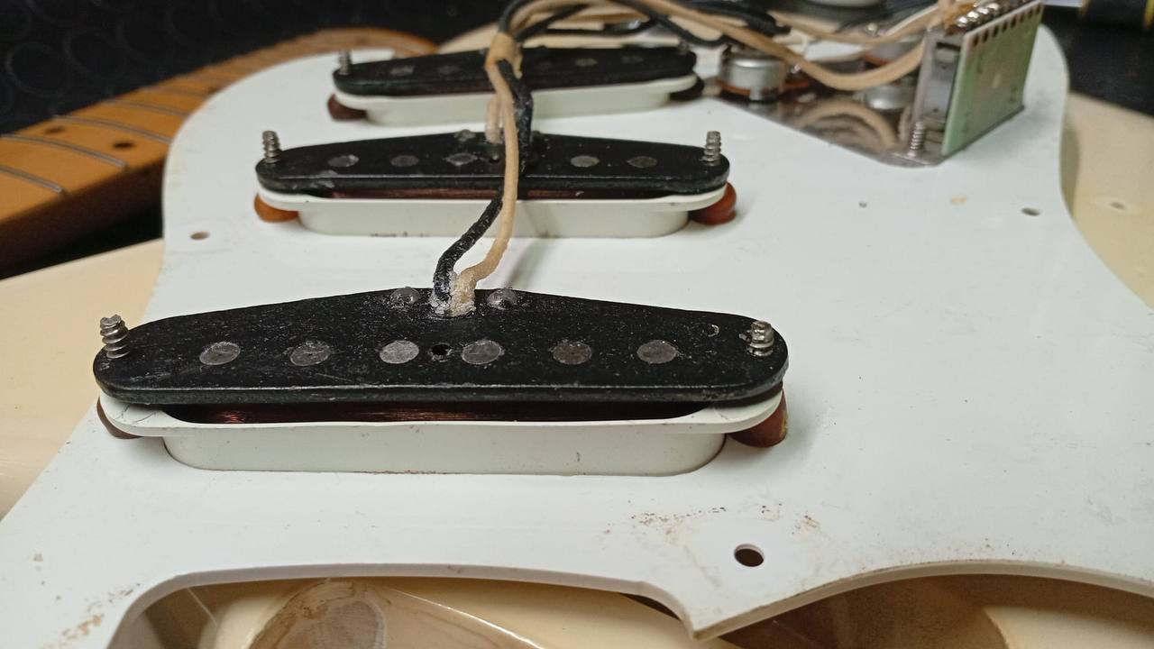 Amazing Fender Stratocaster ST-57 362 CIJ - Yellow Cream - N Serial