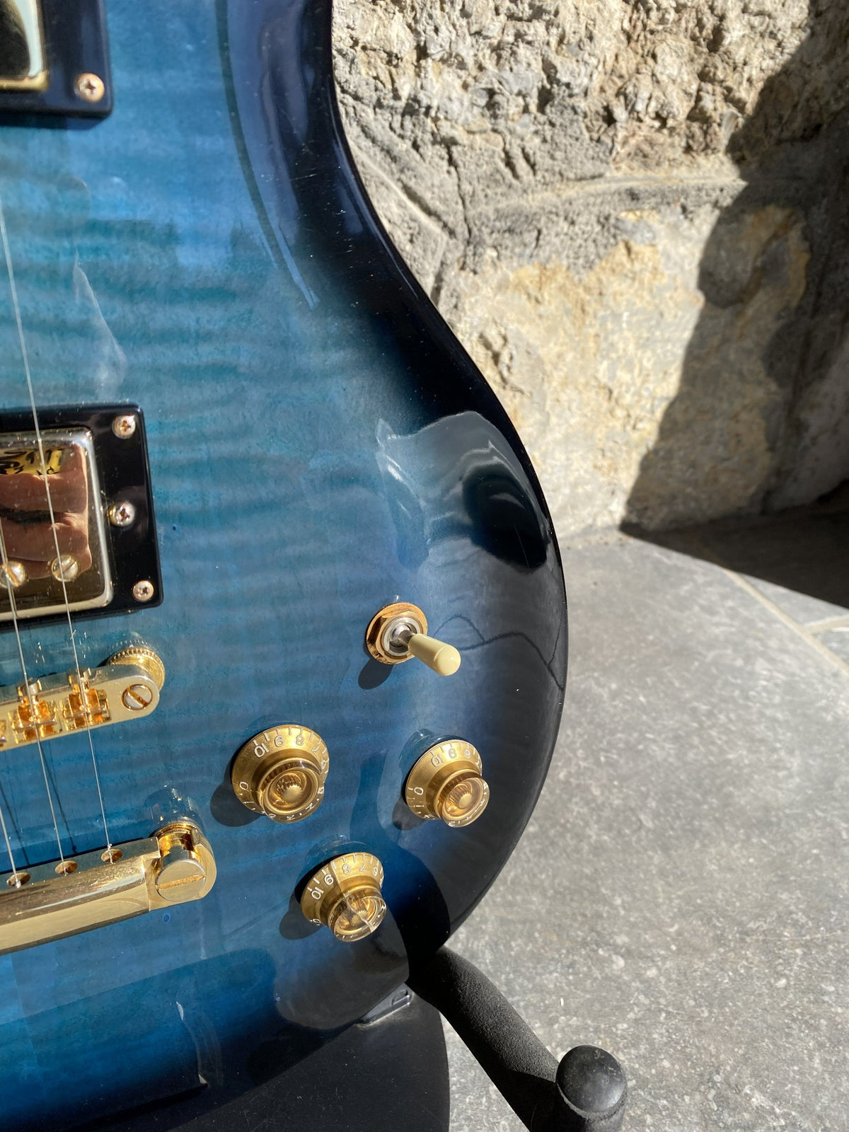 Parkson’s Professional 24-Fret Electric Guitar (Made in Korea) — Blueburst Flame Top, Gold Hardware + Video Demo