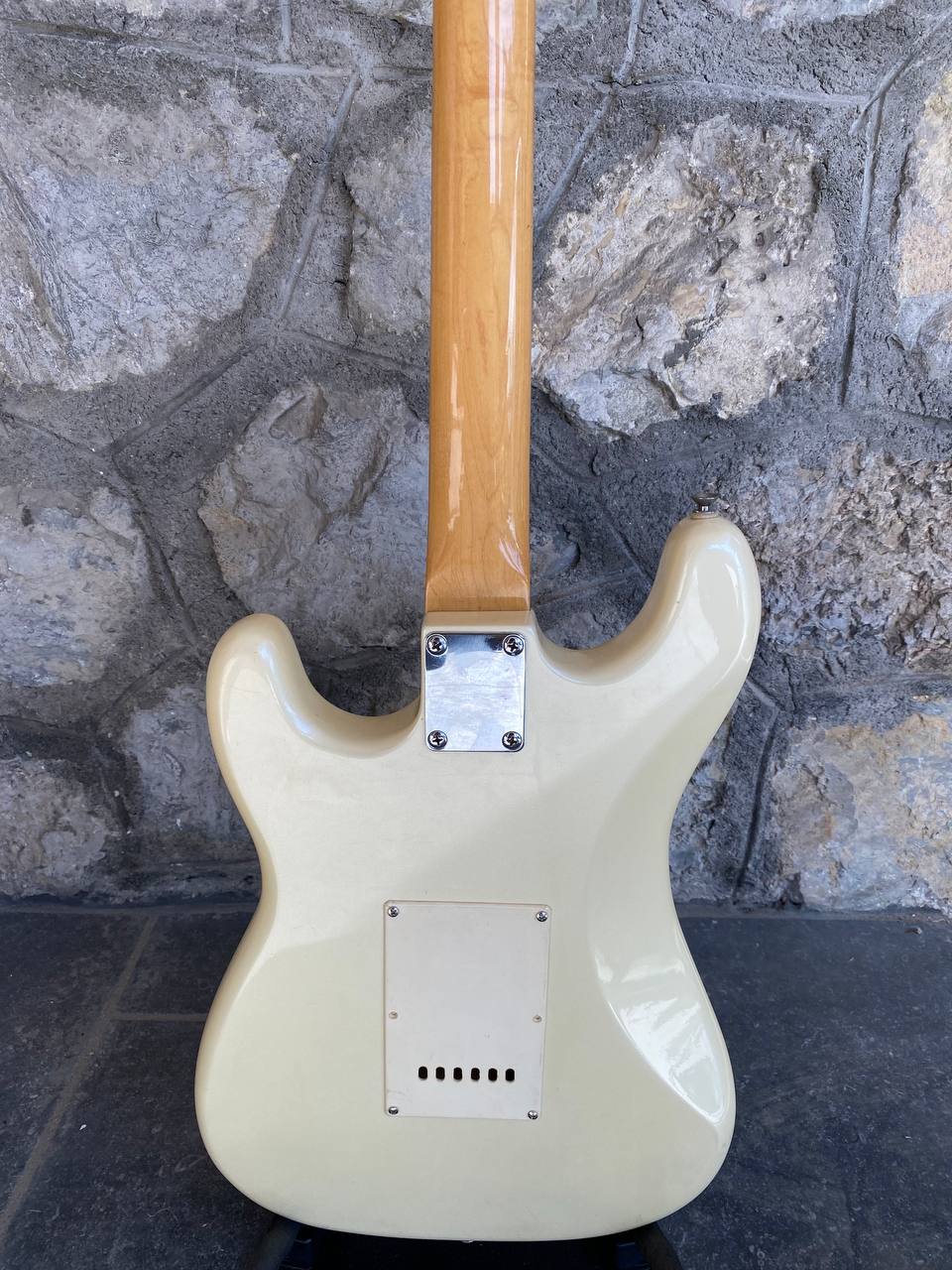 Vintage 1980s Epiphone by Gibson S-400 Superstrat — Pearl Cream Finish, HSS, Rosewood Fretboard, Modified Floyd Rose Tremolo