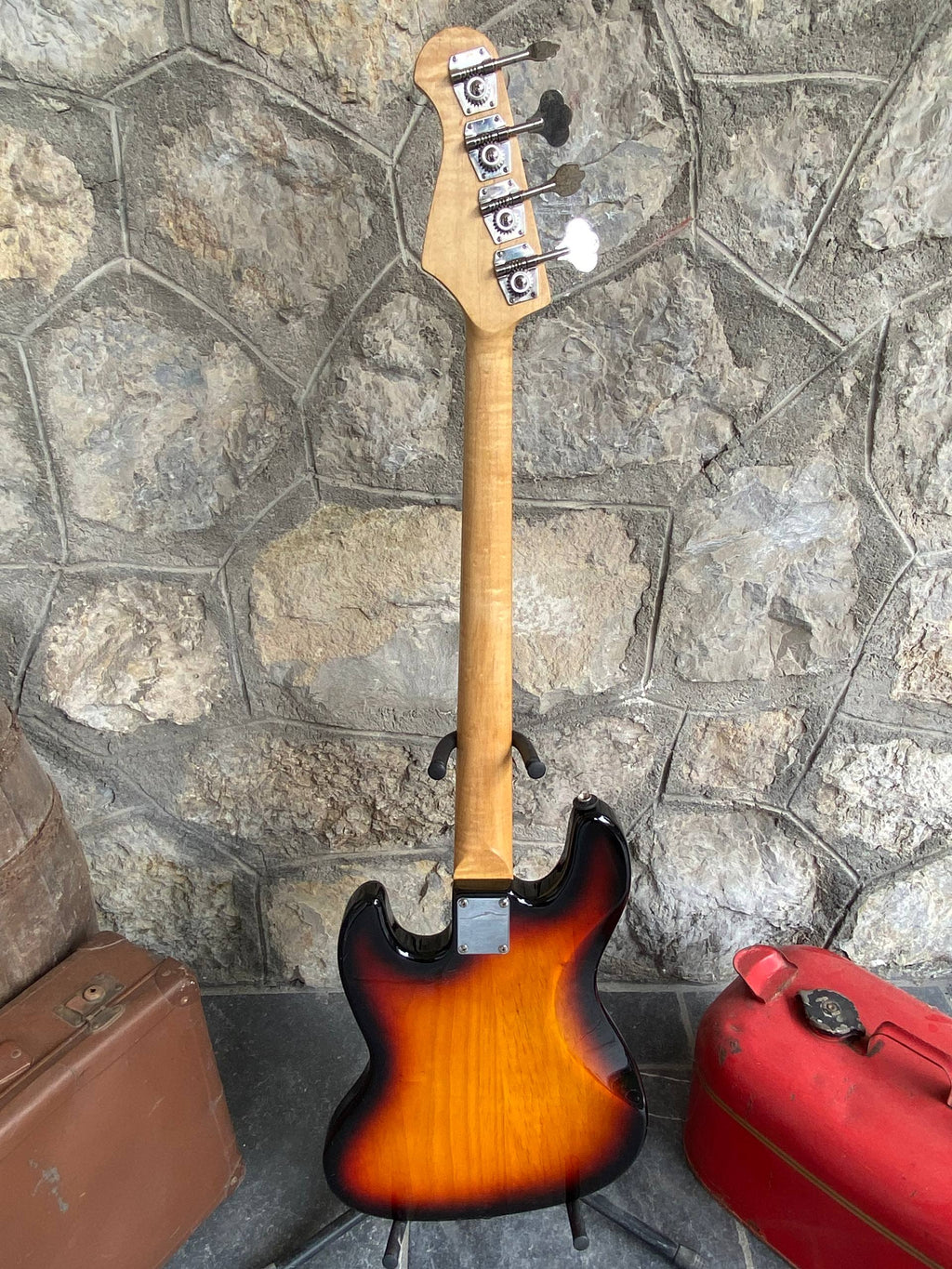 Roytek Handmade Bass Sunburst – Maple Neck – Excellent Condition – Demo Video