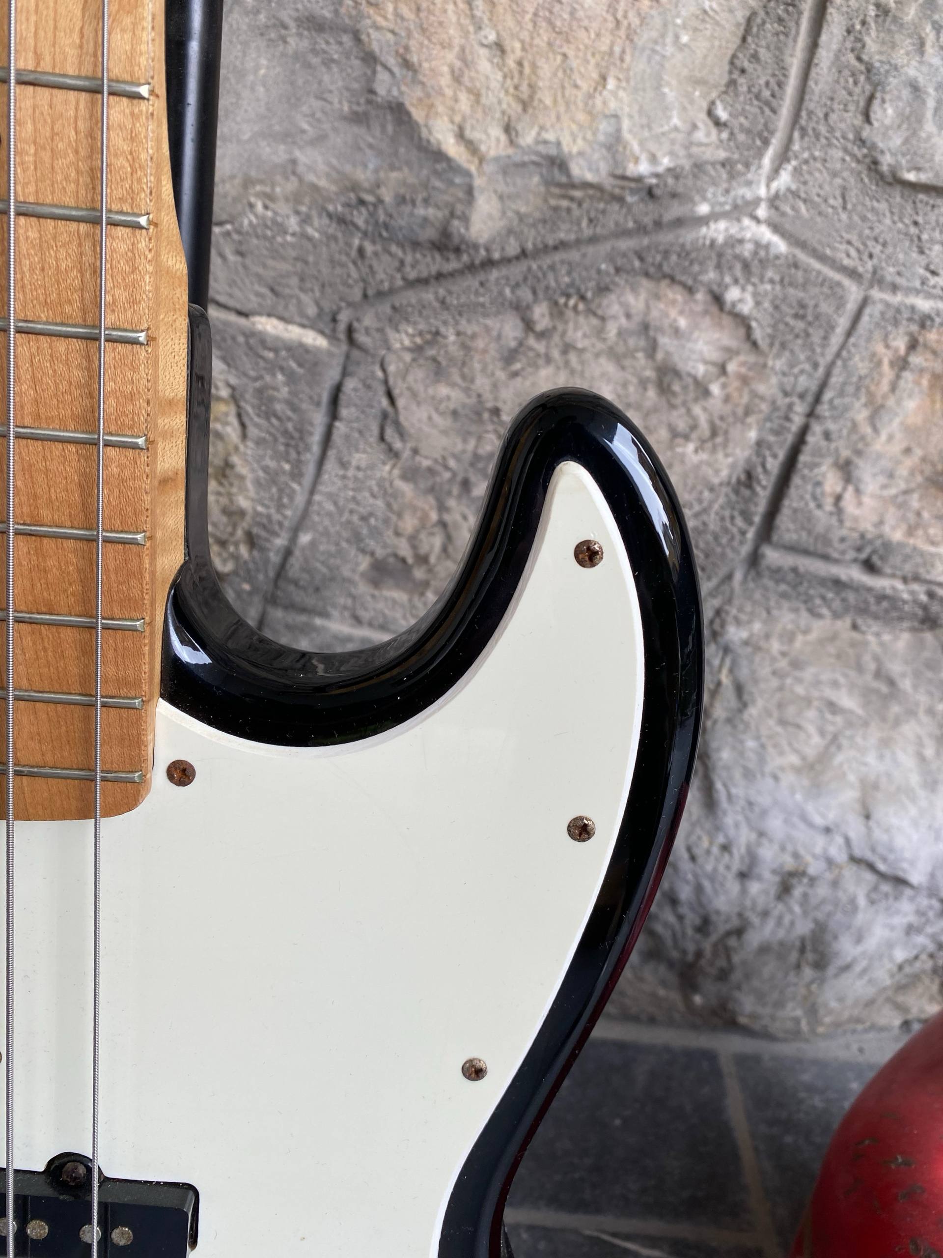 Roytek Handmade Bass Sunburst – Maple Neck – Excellent Condition – Demo Video