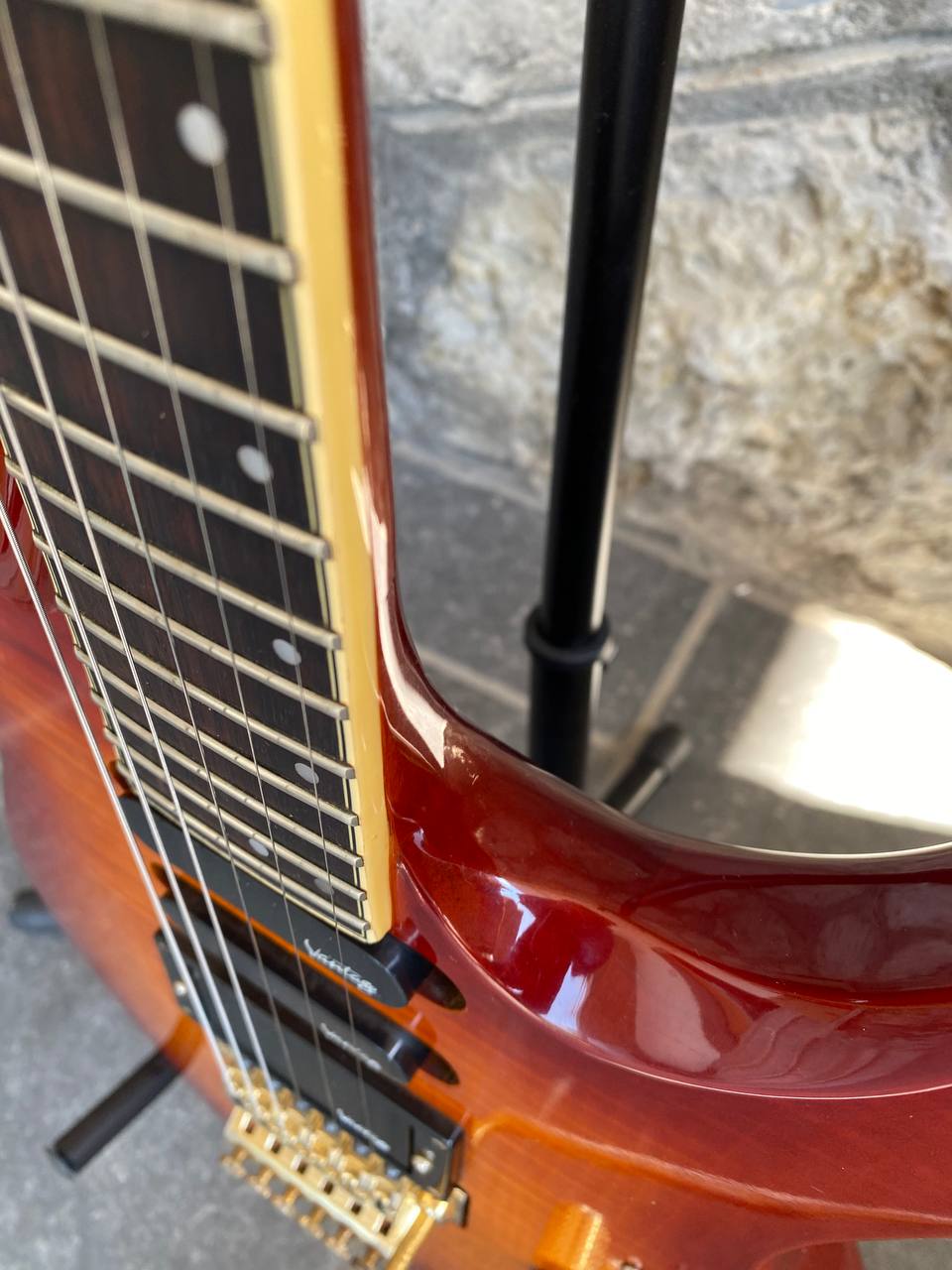 1995 Vantage 728 GDT Antique Violin Sunburst Superstrat
