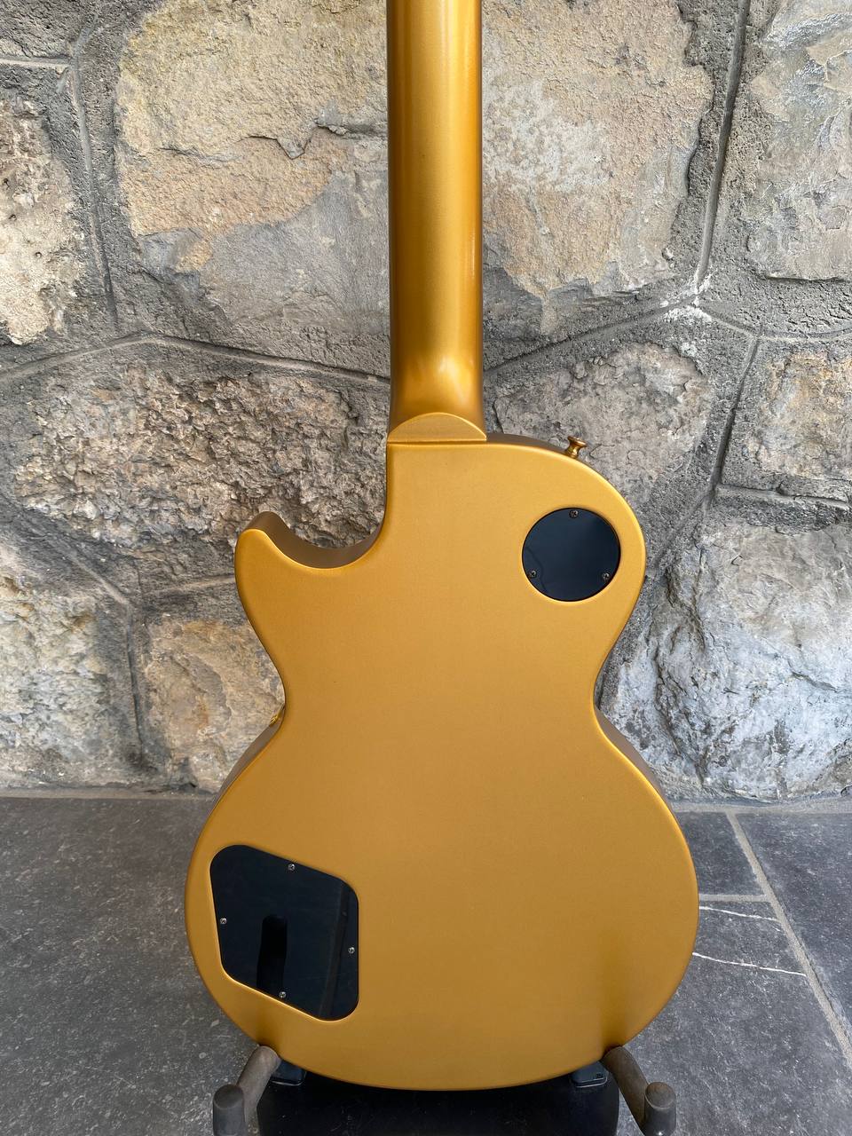 Gibson Les Paul Studio Raw Power (Satin Gold) – 2009, Excellent Condition, Unique All-Maple Tone, Hard Case + Video Demo