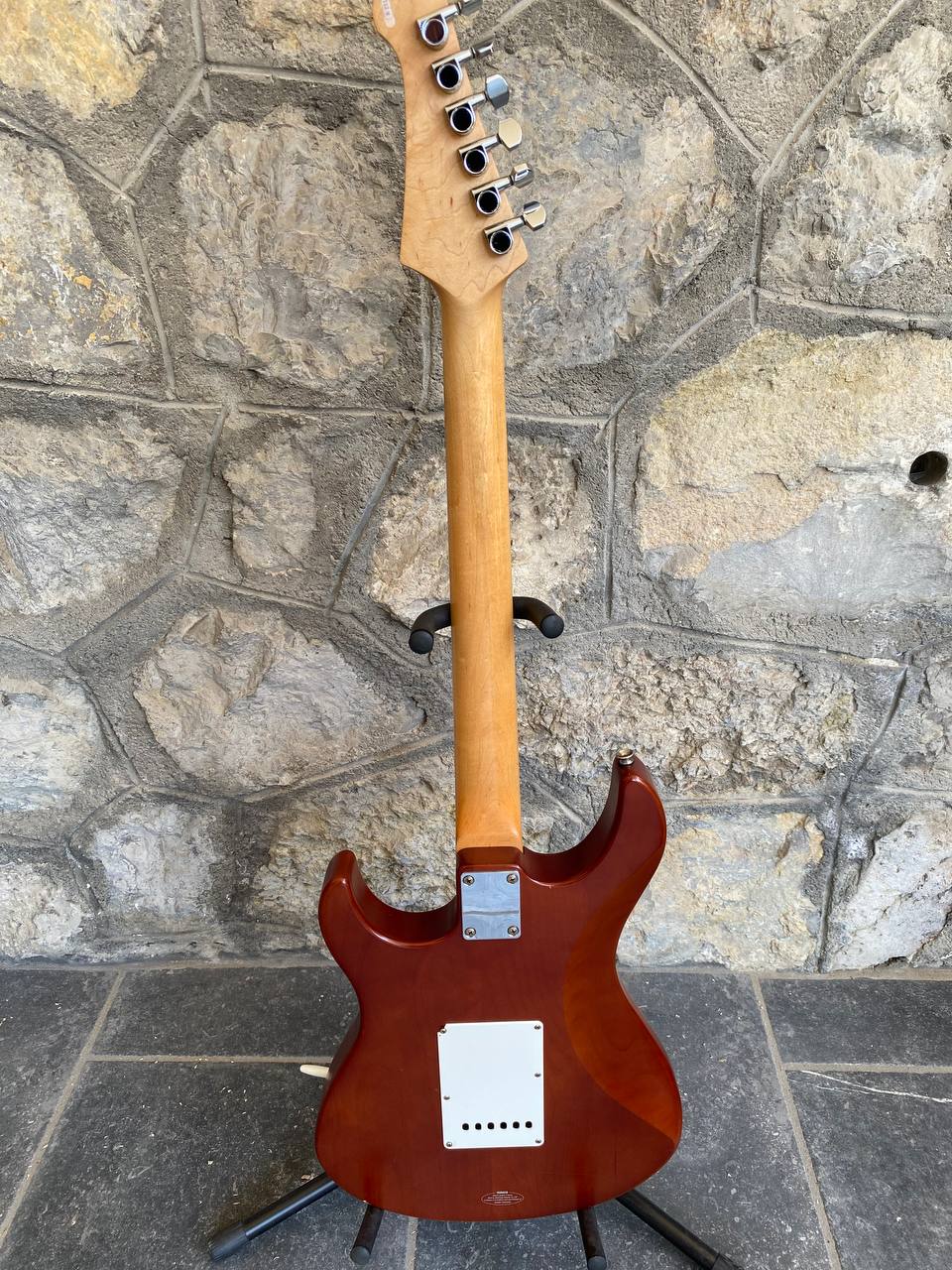 Yamaha Pacifica 112M Electric Guitar - Natural Walnut Finish - Maple Fretboard - HSS