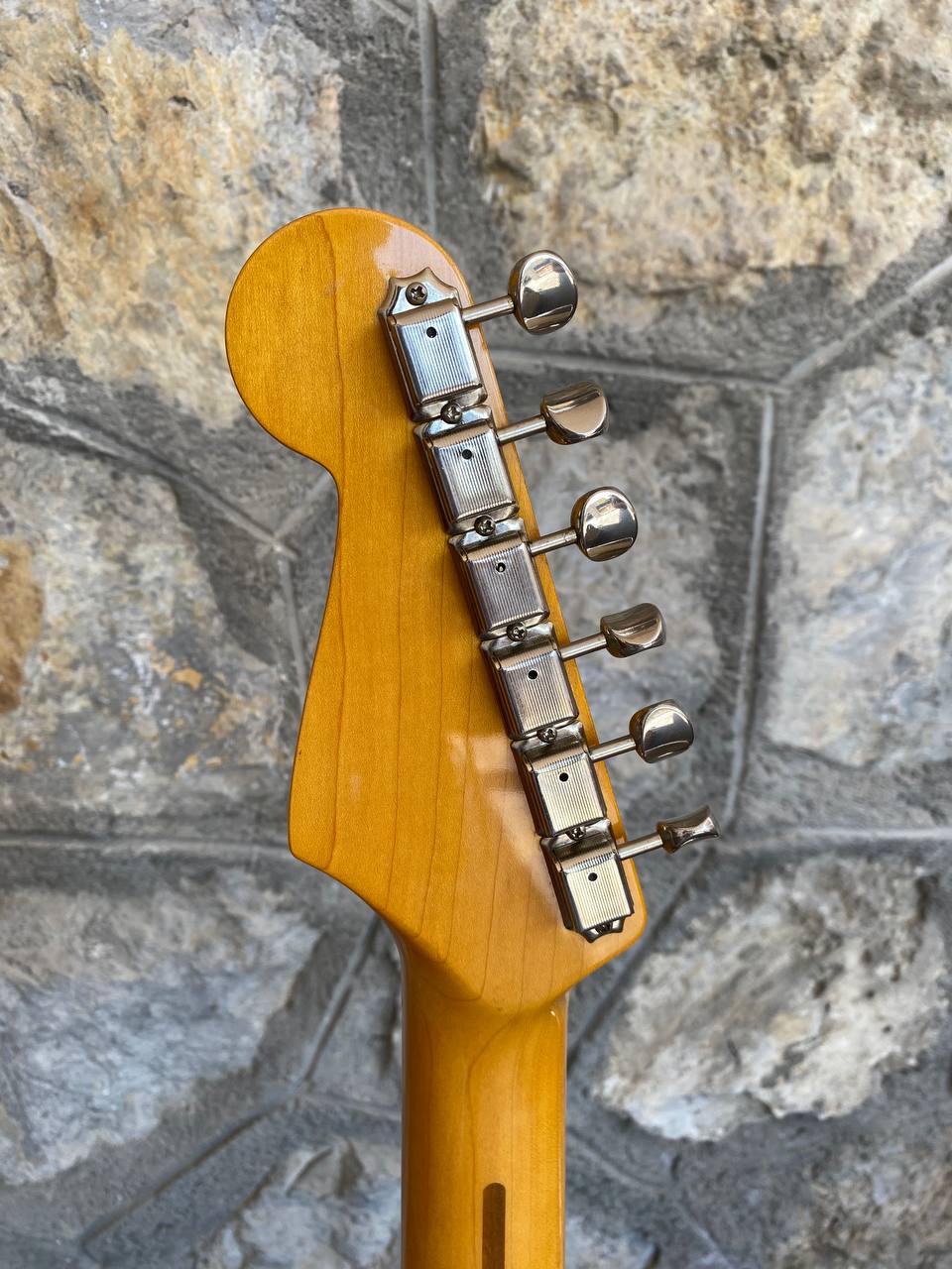 Fender '57 Reissue Stratocaster (ST57) - Crafted in Japan R Serial 2ts