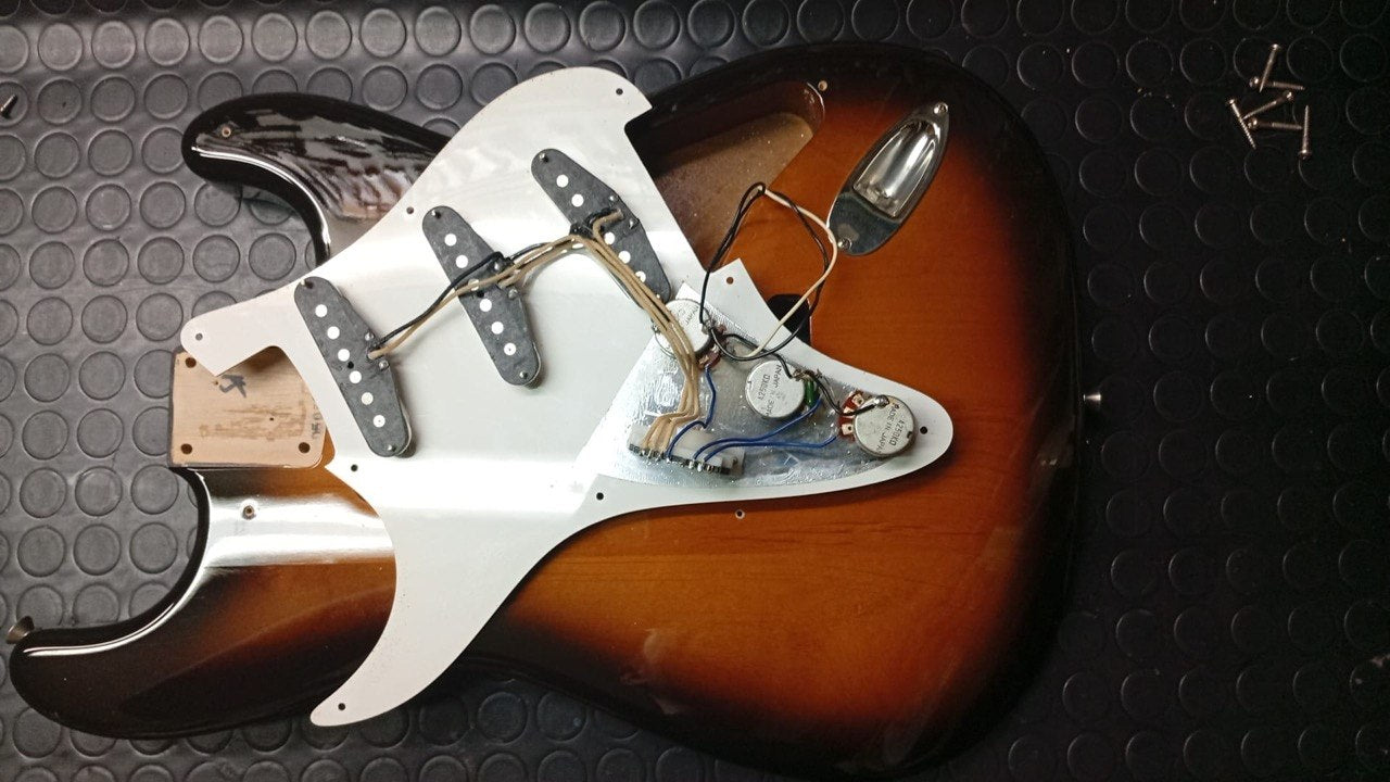 Fender '57 Reissue Stratocaster (ST57) - Crafted in Japan R Serial 2ts