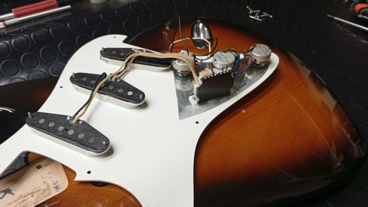 1995 Vantage 728 GDT Antique Violin Sunburst Superstrat
