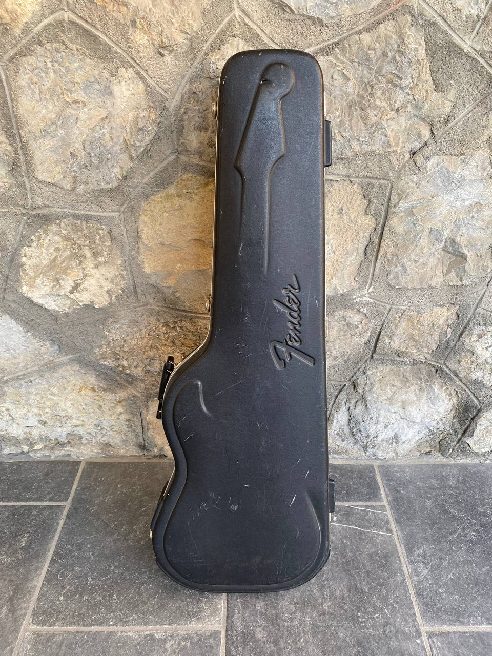 Vintage Fender Molded Hardshell Case – 1980s/1990s Stratocaster & Strat Plus