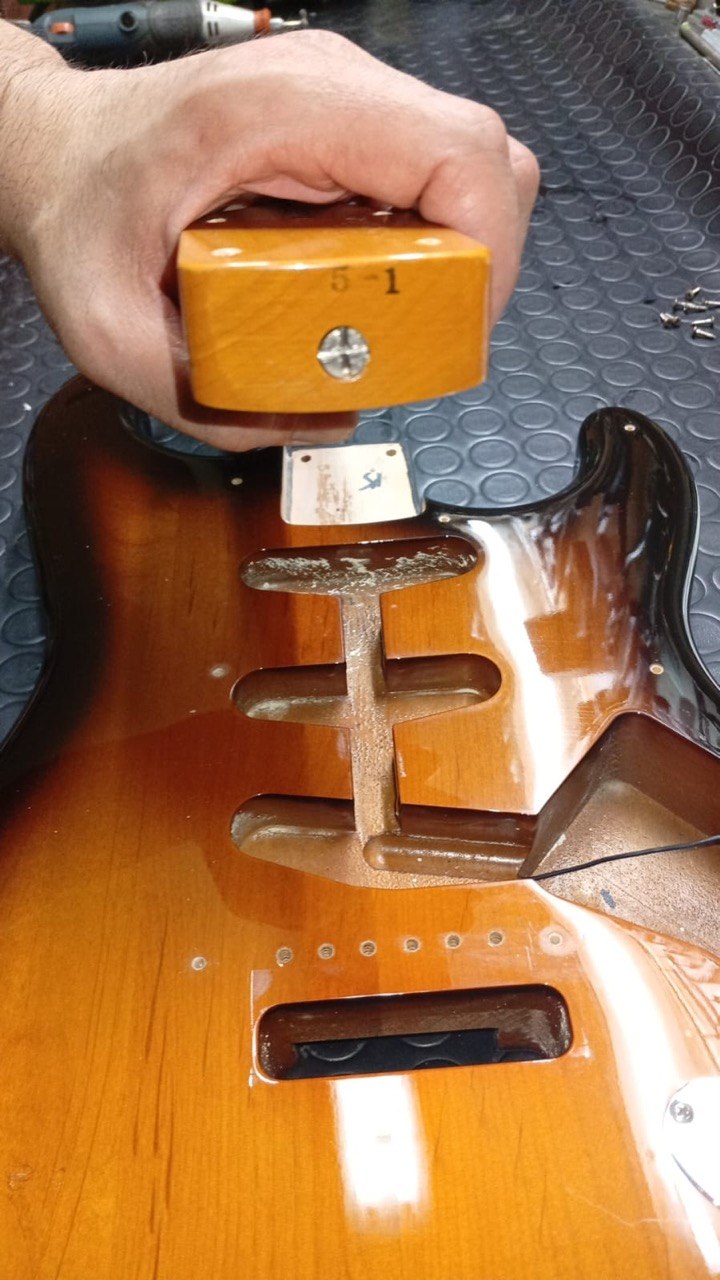 1995 Vantage 728 GDT Antique Violin Sunburst Superstrat