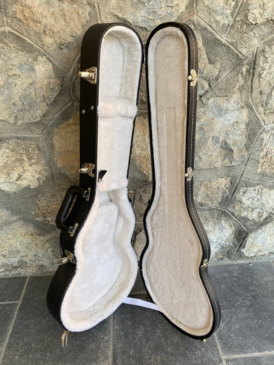 Gibson Les Paul Studio Raw Power (Satin Gold) – 2009, Excellent Condition, Unique All-Maple Tone, Hard Case + Video Demo