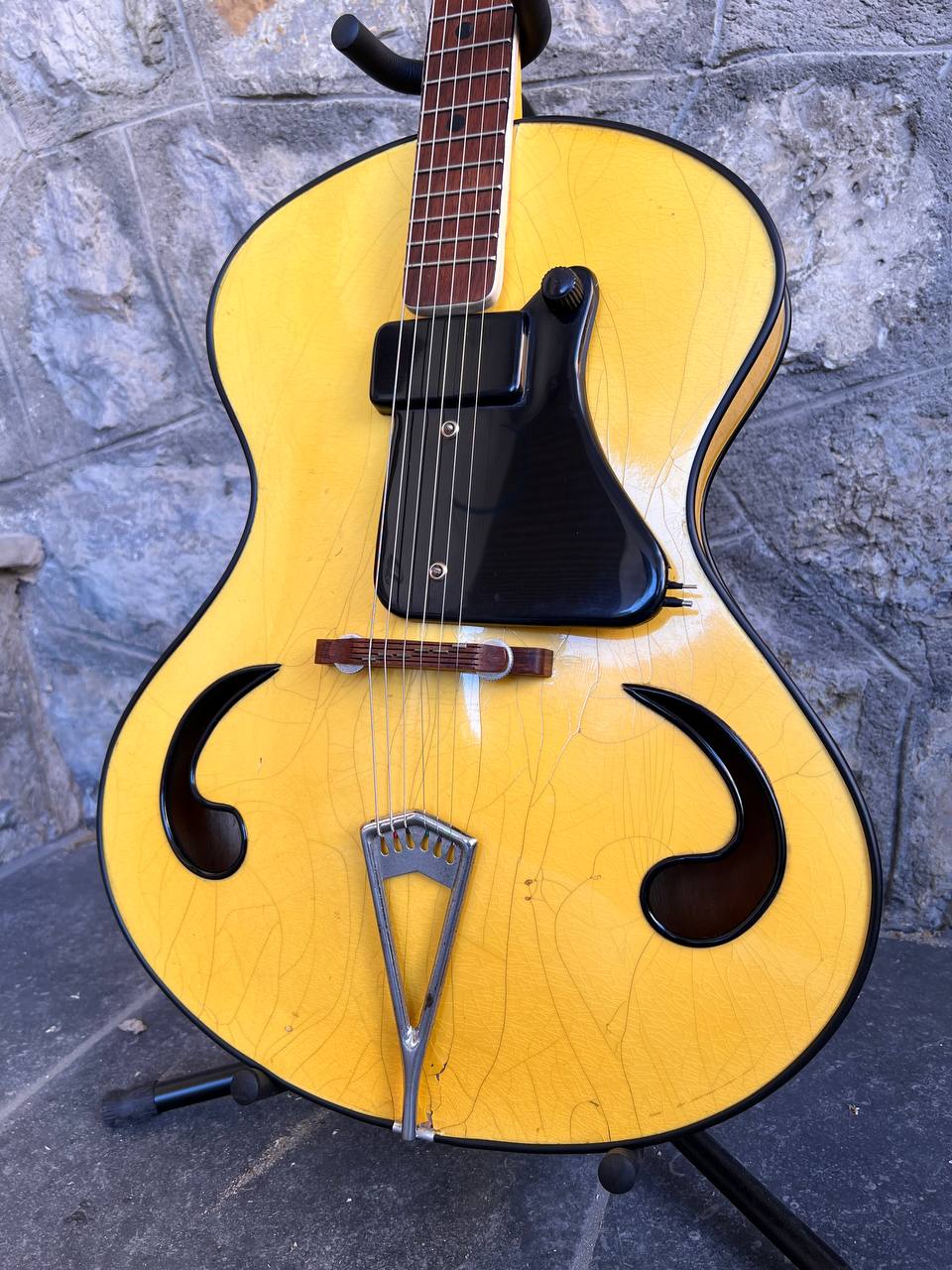 Spectacular 1950s Italian Wandre Framez Piper – Rare Yellow Crackle with Wood Neck