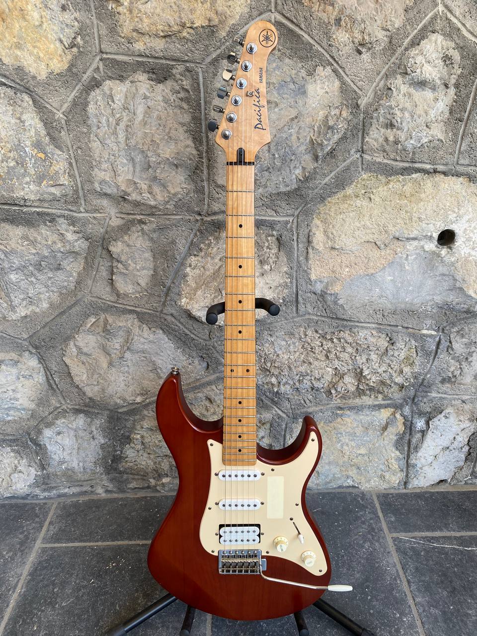 Yamaha Pacifica 112M Electric Guitar - Natural Walnut Finish - Maple Fretboard - HSS