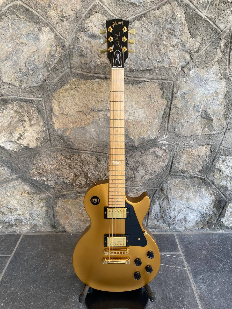 Gibson Les Paul Studio Raw Power (Satin Gold) – 2009, Excellent Condition, Unique All-Maple Tone, Hard Case + Video Demo