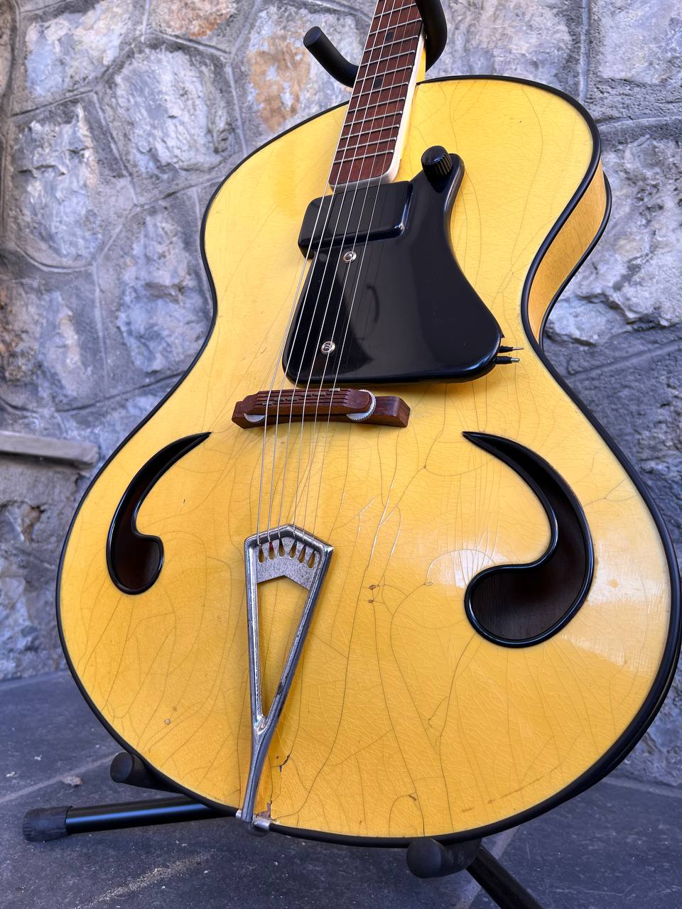 Spectacular 1950s Italian Wandre Framez Piper – Rare Yellow Crackle with Wood Neck