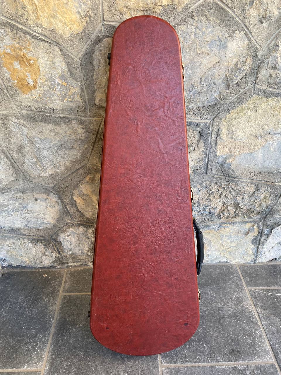 Jim Reed Teardrop Electric Guitar Hard Case – Red Velvet Interior with Accessory Compartment