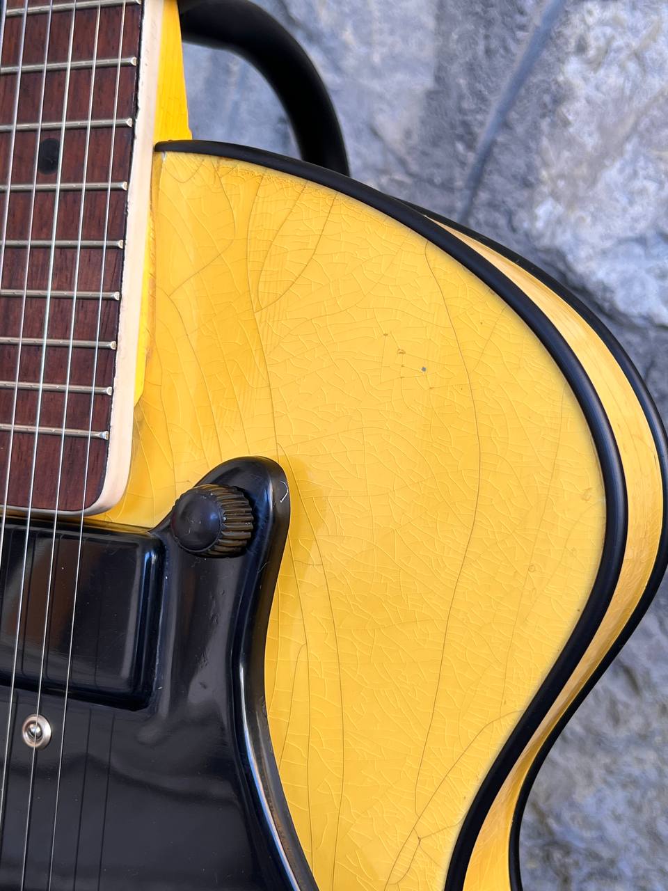 Spectacular 1950s Italian Wandre Framez Piper – Rare Yellow Crackle with Wood Neck