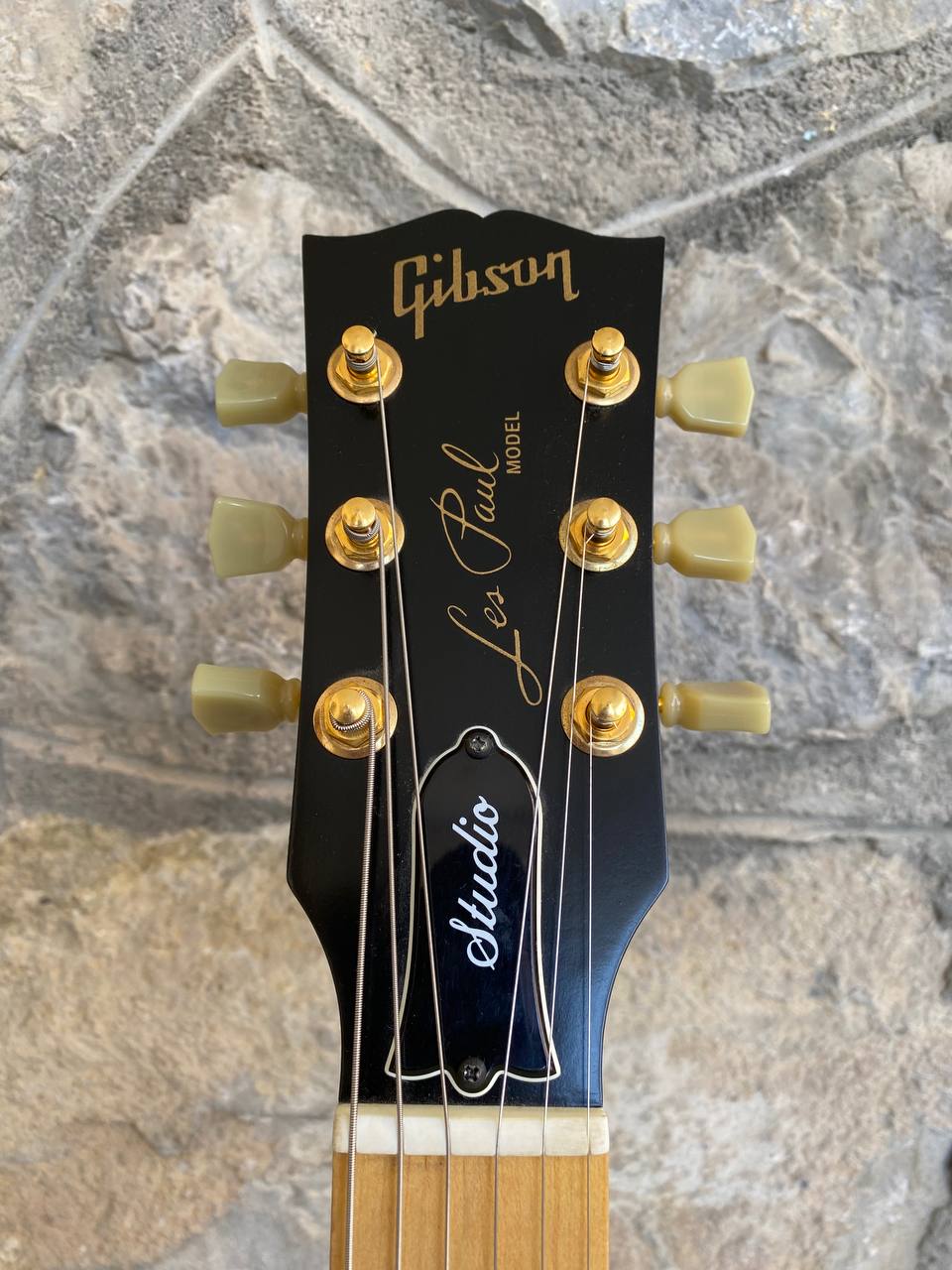 Gibson Les Paul Studio Raw Power (Satin Gold) – 2009, Excellent Condition, Unique All-Maple Tone, Hard Case + Video Demo