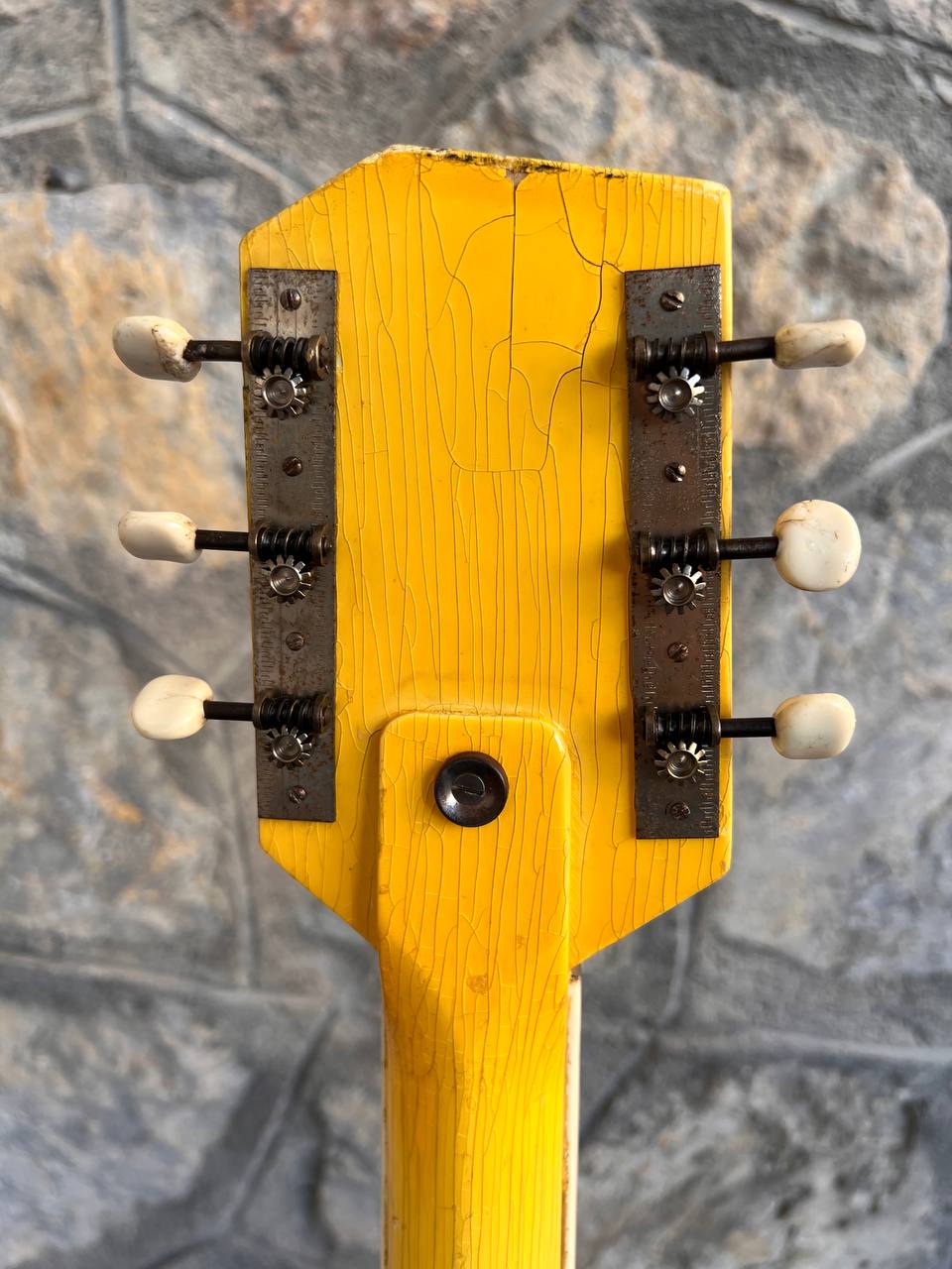 Spectacular 1950s Italian Wandre Framez Piper – Rare Yellow Crackle with Wood Neck