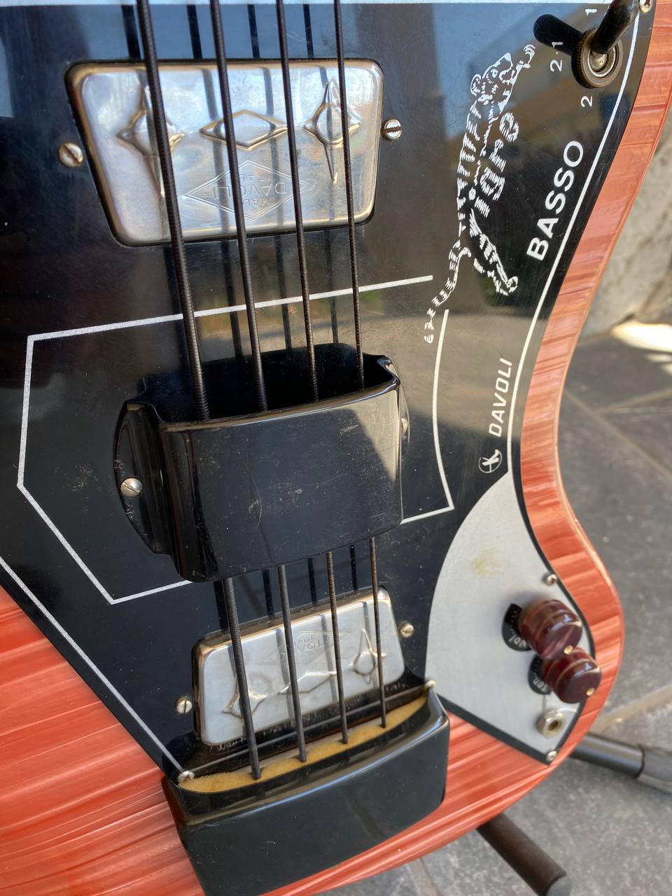 Rare Vintage 1964-65 Wandre Davoli Tigre 2 Bass – All-Original with Case