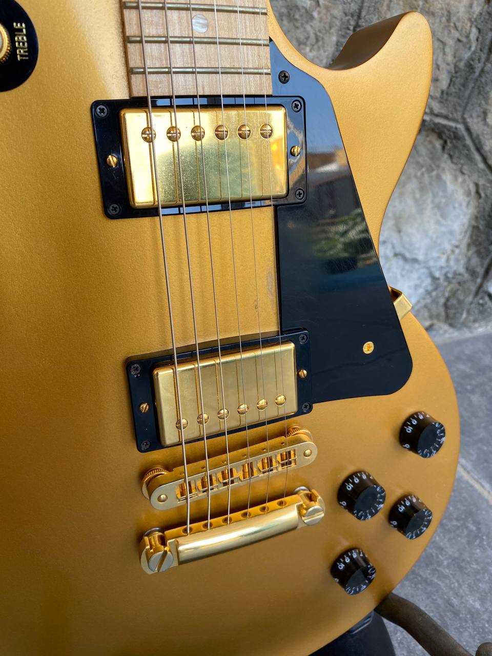 Gibson Les Paul Studio Raw Power (Satin Gold) – 2009, Excellent Condition, Unique All-Maple Tone, Hard Case + Video Demo